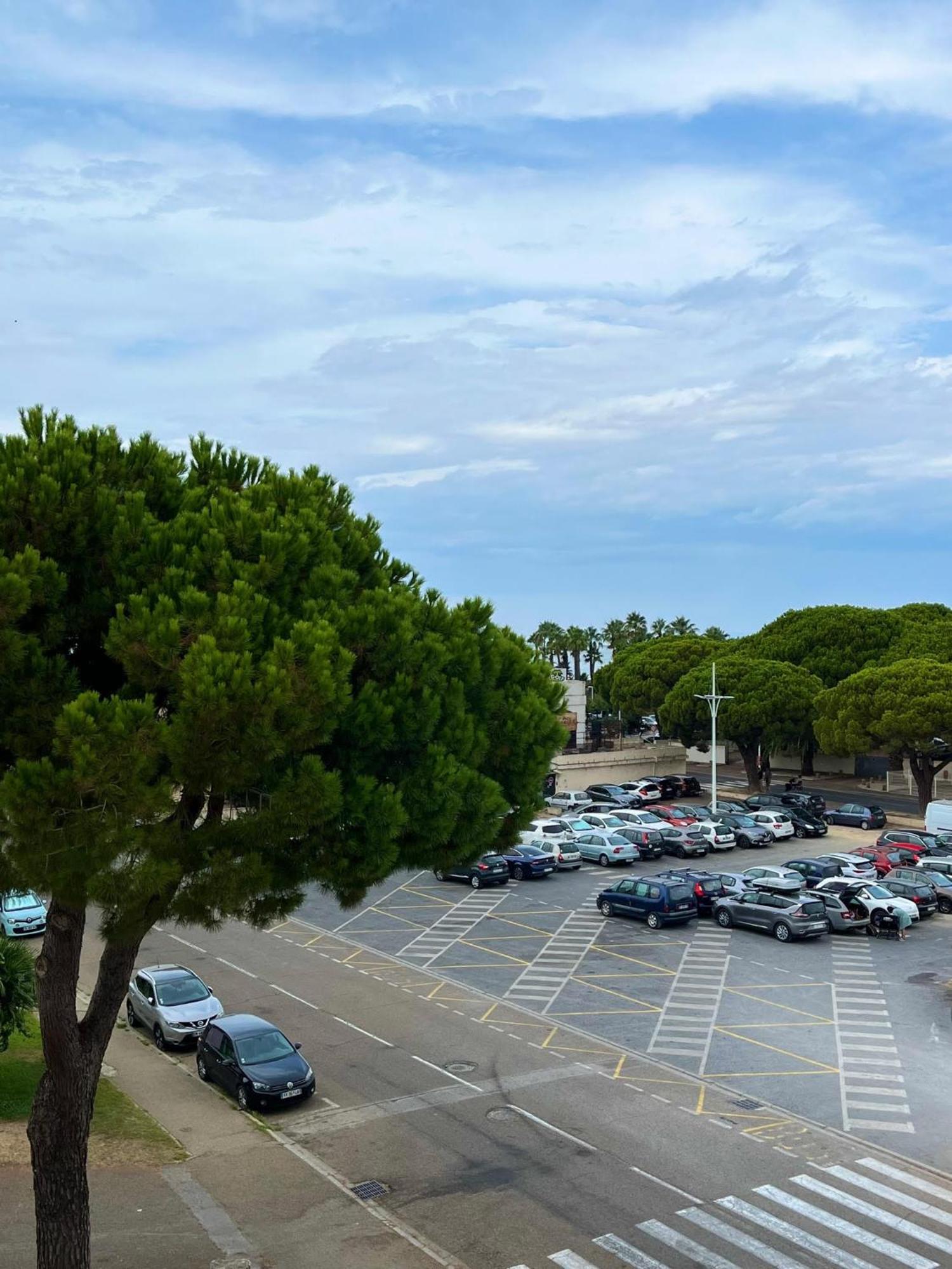 Appartement Devant La Mer + Parking Le Grau-du-Roi Esterno foto